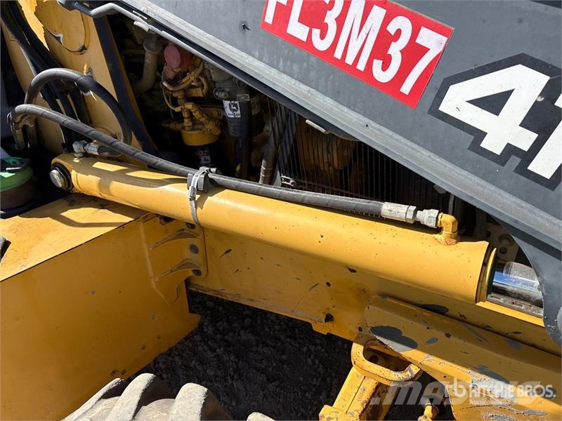John Deere 410L لوادر ذات جرافات عكسية