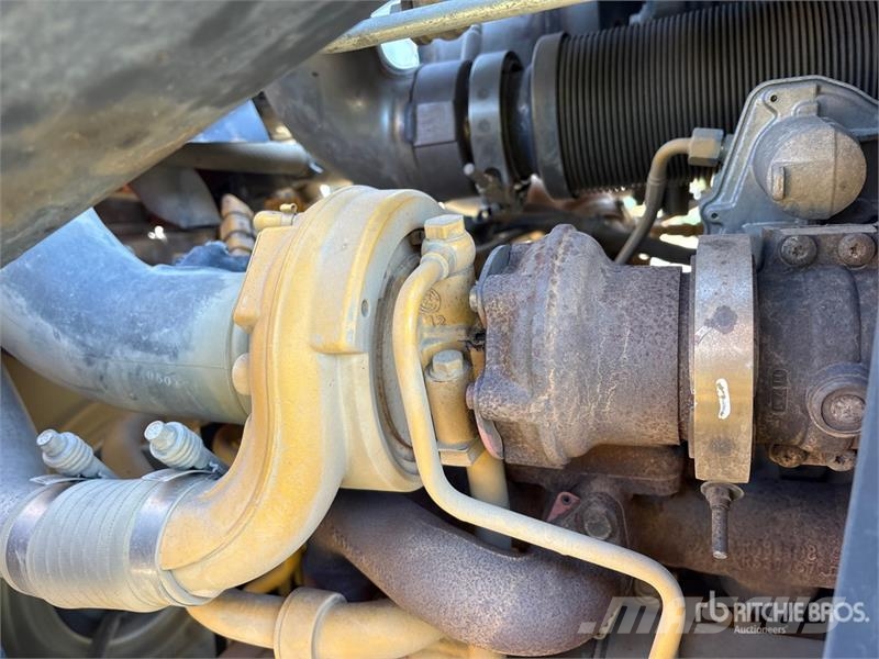 John Deere 410L لوادر ذات جرافات عكسية