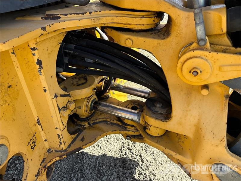 John Deere 410L لوادر ذات جرافات عكسية