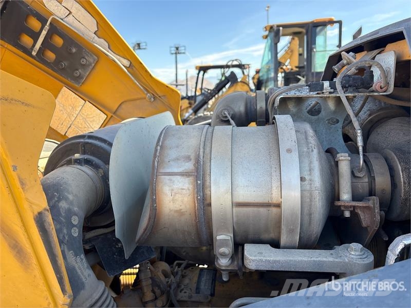 John Deere 410L لوادر ذات جرافات عكسية