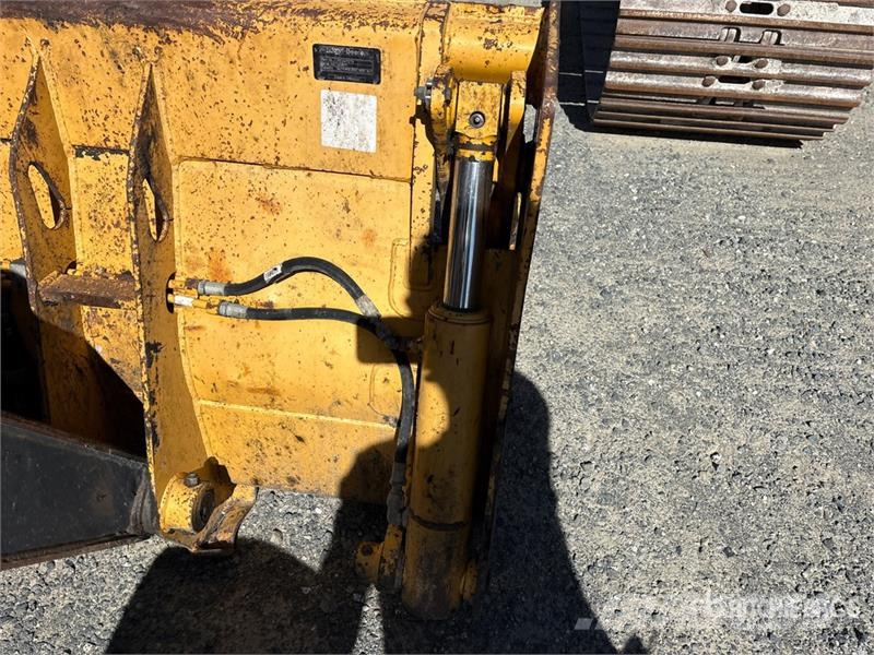 John Deere 410L لوادر ذات جرافات عكسية