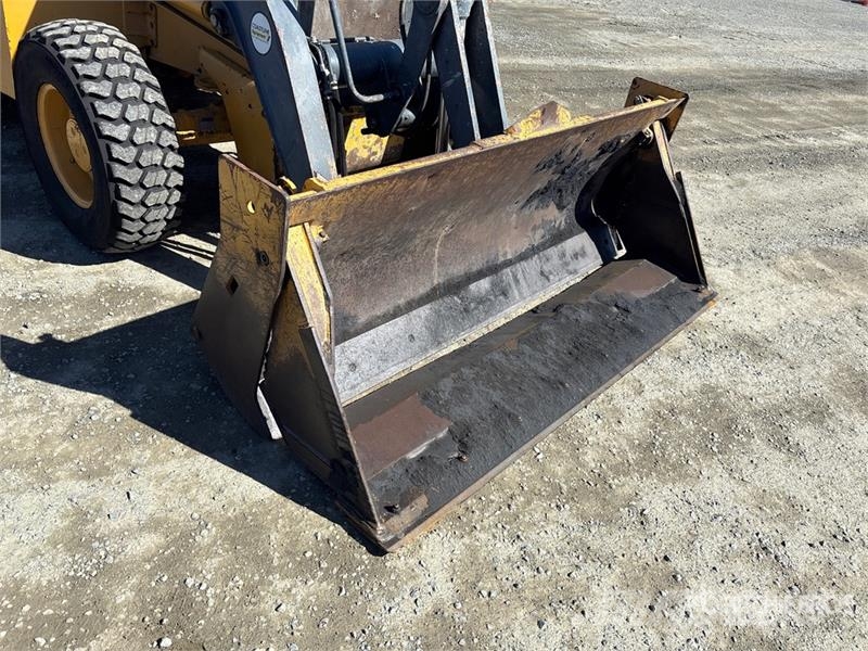 John Deere 410L لوادر ذات جرافات عكسية
