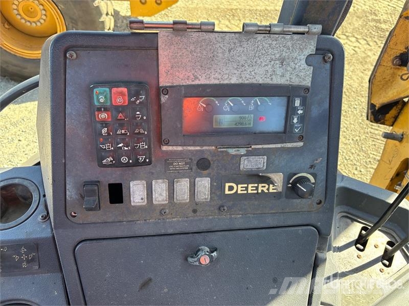 John Deere 410L لوادر ذات جرافات عكسية