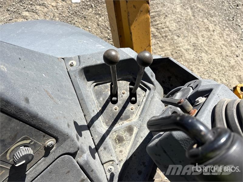 John Deere 410L لوادر ذات جرافات عكسية
