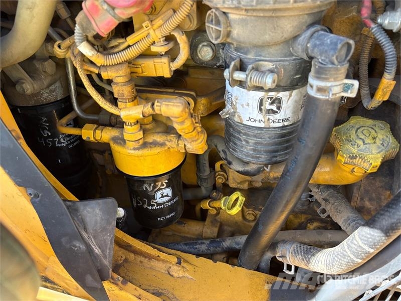 John Deere 410L لوادر ذات جرافات عكسية