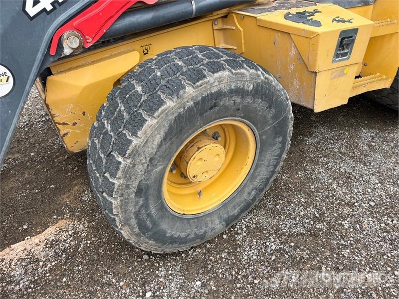 John Deere 410L Ekskavaatorlaadurid