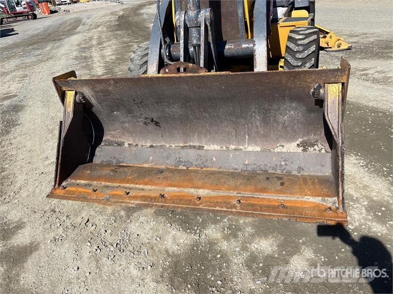John Deere 410L لوادر ذات جرافات عكسية