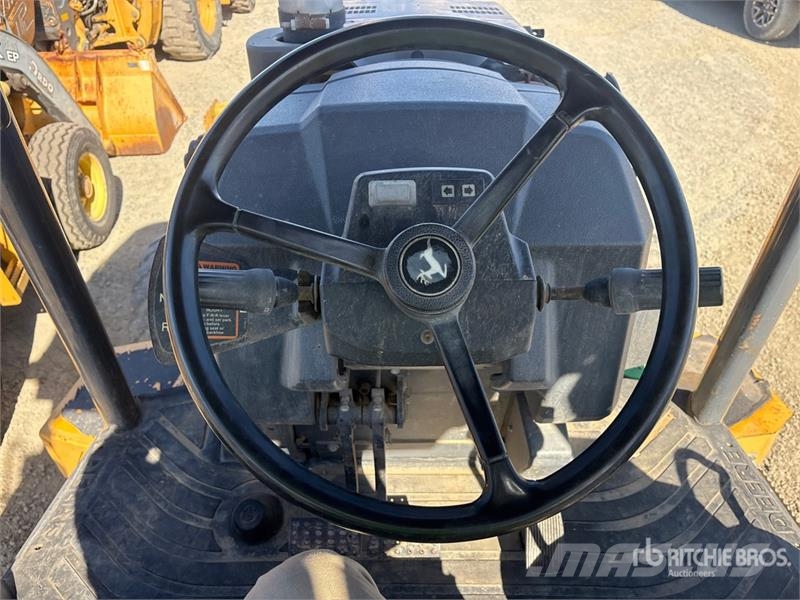 John Deere 410L لوادر ذات جرافات عكسية