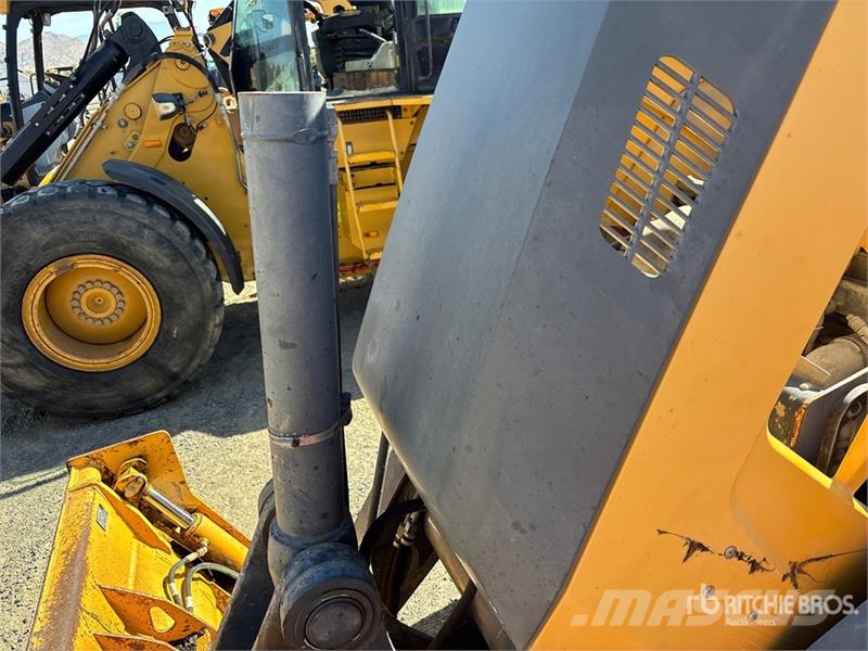 John Deere 410L لوادر ذات جرافات عكسية