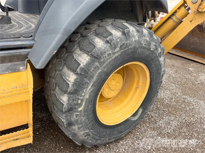 John Deere 410L Ekskavaatorlaadurid
