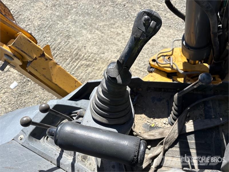 John Deere 410L لوادر ذات جرافات عكسية