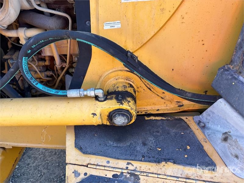 John Deere 410L لوادر ذات جرافات عكسية