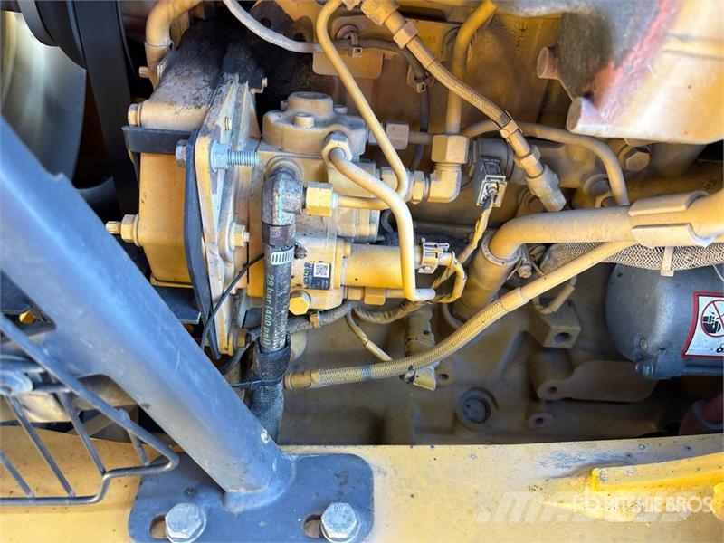 John Deere 410L لوادر ذات جرافات عكسية