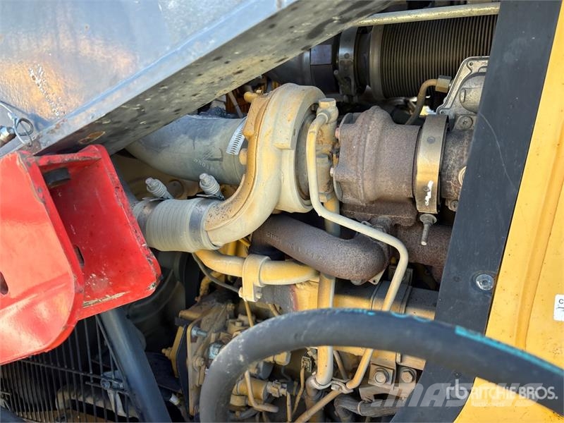 John Deere 410L لوادر ذات جرافات عكسية