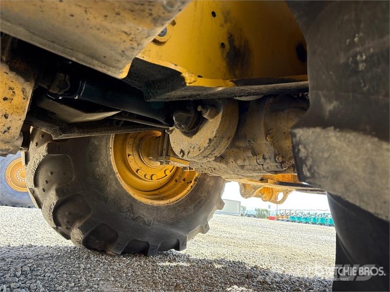 John Deere 410L لوادر ذات جرافات عكسية