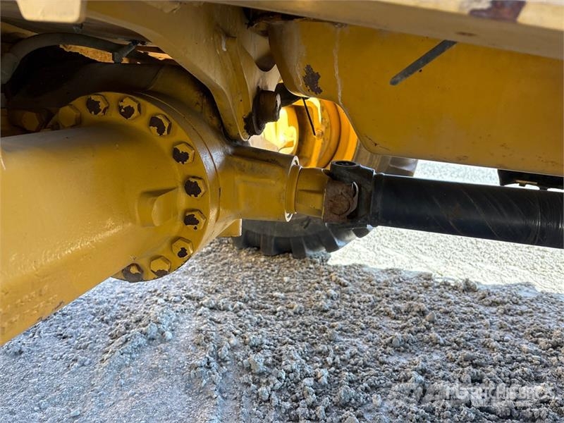 John Deere 410L لوادر ذات جرافات عكسية