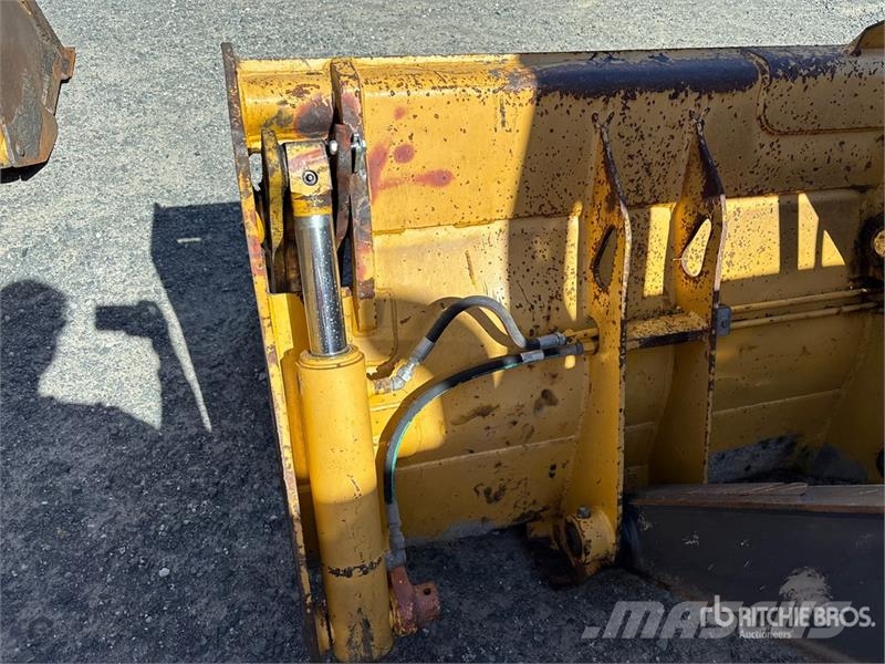 John Deere 410L لوادر ذات جرافات عكسية