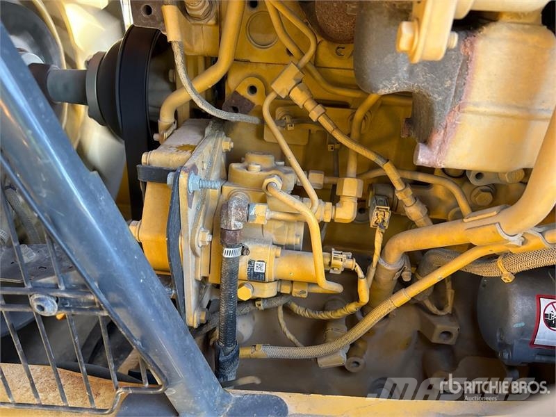 John Deere 410L لوادر ذات جرافات عكسية