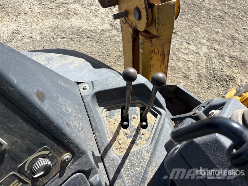 John Deere 410L لوادر ذات جرافات عكسية