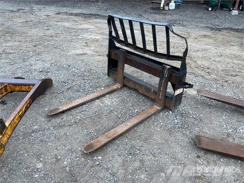 John Deere 42 in Skid Steer Forks Horquillas