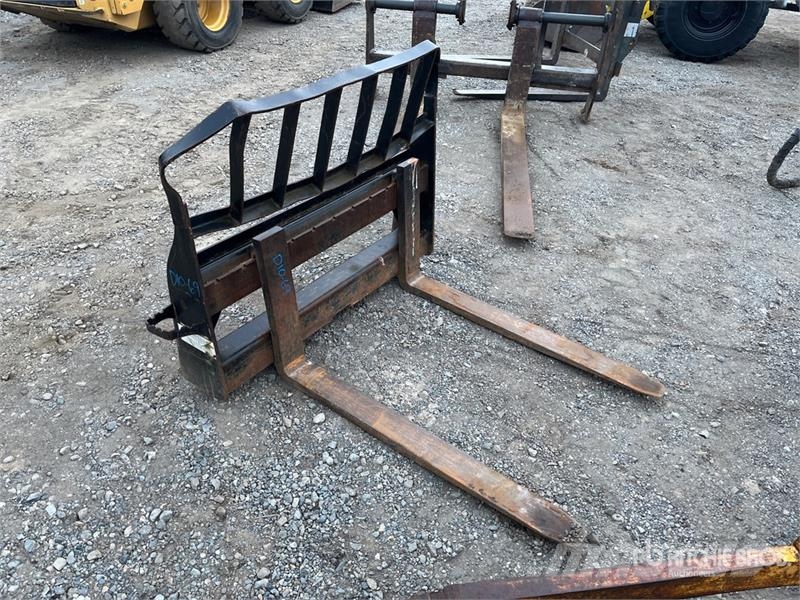 John Deere 42 in Skid Steer Forks Horquillas