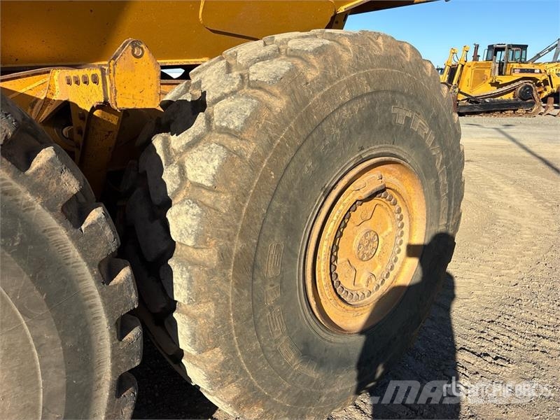 John Deere 460E ساحبات مفصلية
