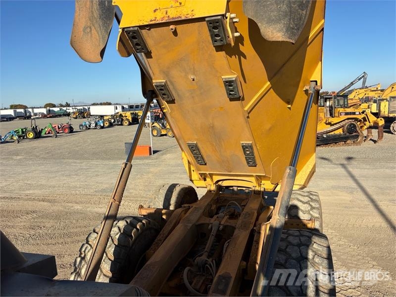 John Deere 460E ساحبات مفصلية