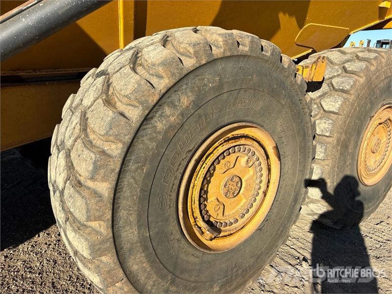 John Deere 460E ساحبات مفصلية