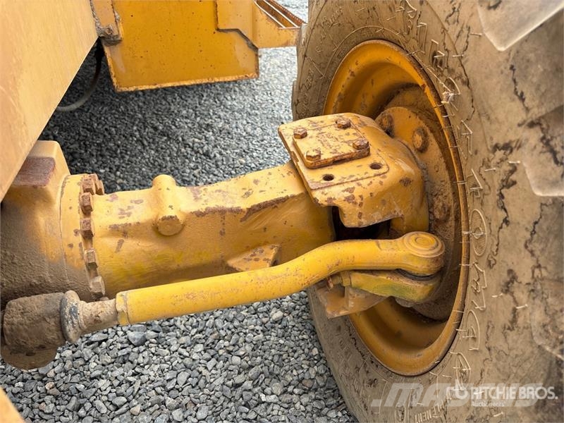 John Deere 486E Rough terrain trucks