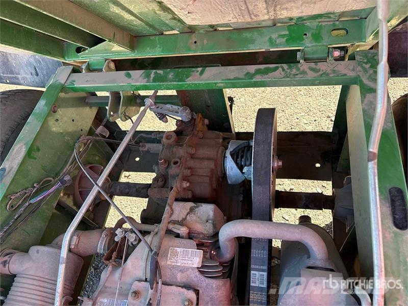 John Deere 4x2 Utility Vehicle Підсобні машини