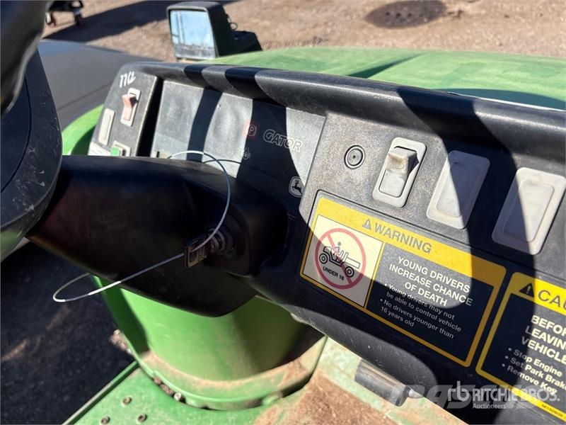 John Deere 4x2 Utility Vehicle Підсобні машини