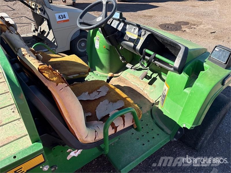 John Deere 4x2 Utility Vehicle Підсобні машини