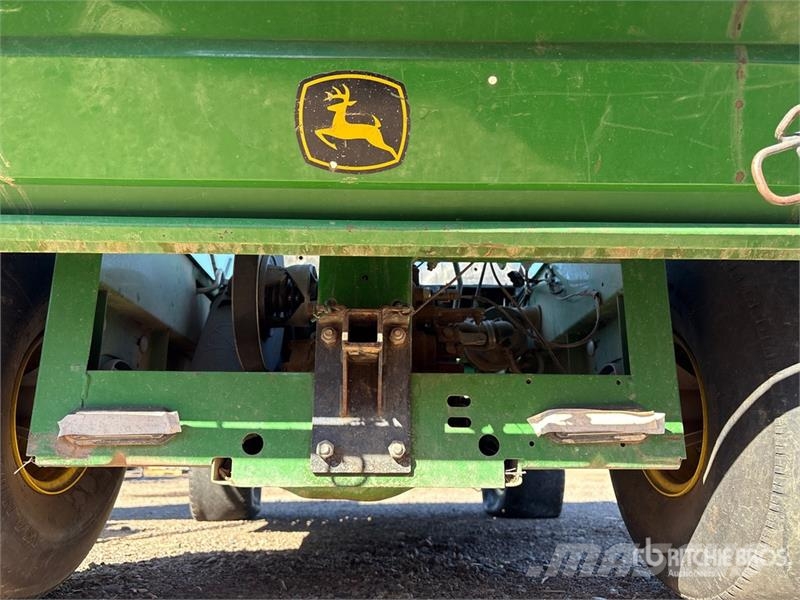 John Deere 4x2 Utility Vehicle Підсобні машини