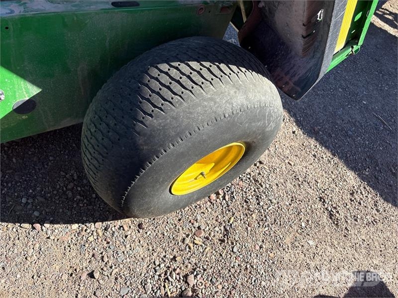 John Deere 4x2 Utility Vehicle Підсобні машини