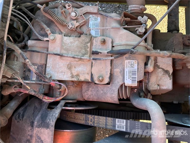 John Deere 4x2 Utility Vehicle Підсобні машини
