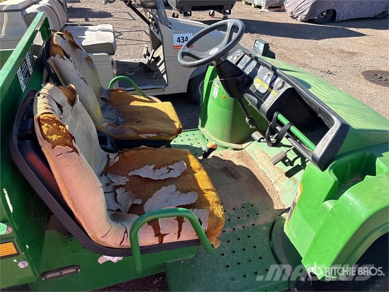 John Deere 4x2 Utility Vehicle Підсобні машини