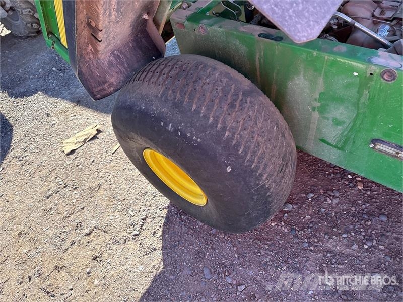 John Deere 4x2 Utility Vehicle Підсобні машини