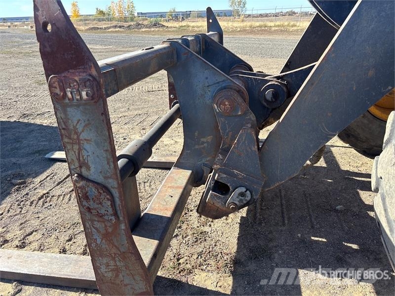 John Deere 624J Wheel Loader Pale gommate