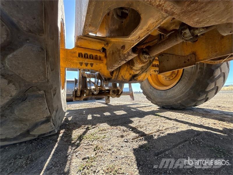 John Deere 624J Wheel Loader Pale gommate