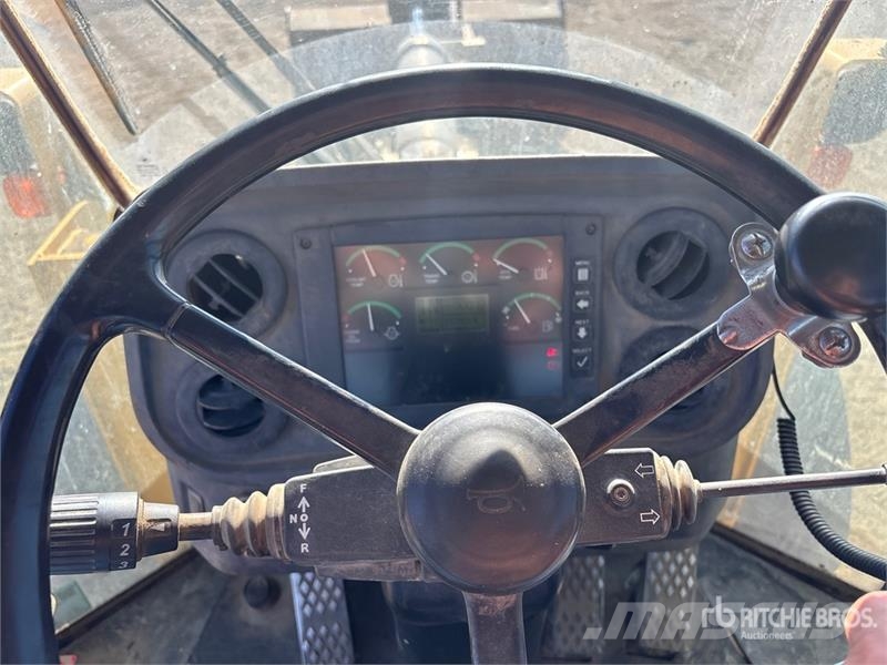 John Deere 624J Wheel Loader Pale gommate