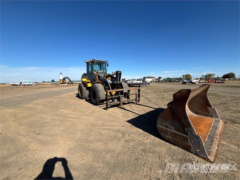 John Deere 624J Wheel Loader Pale gommate