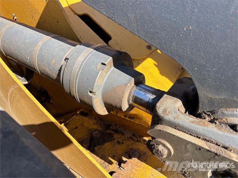 John Deere 624J Wheel Loader Pale gommate