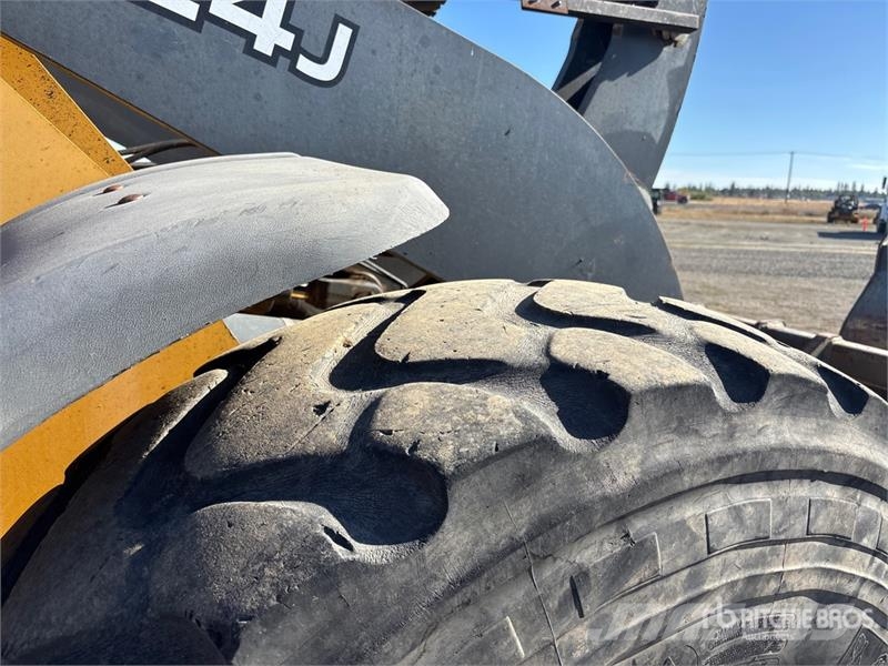 John Deere 624J Wheel Loader Pale gommate