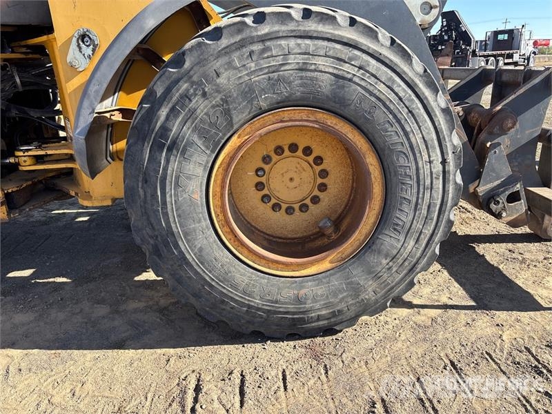 John Deere 624J Wheel Loader Pale gommate