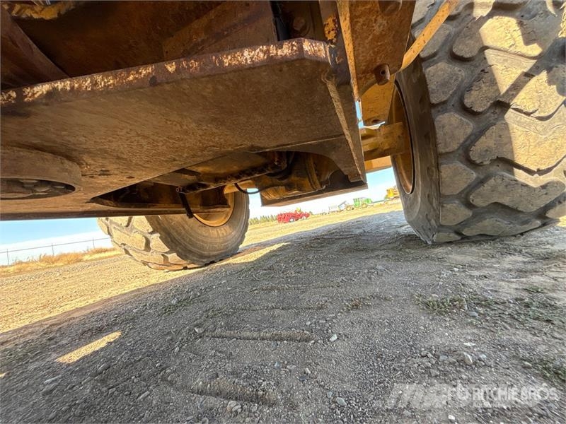 John Deere 624J Wheel Loader Pale gommate