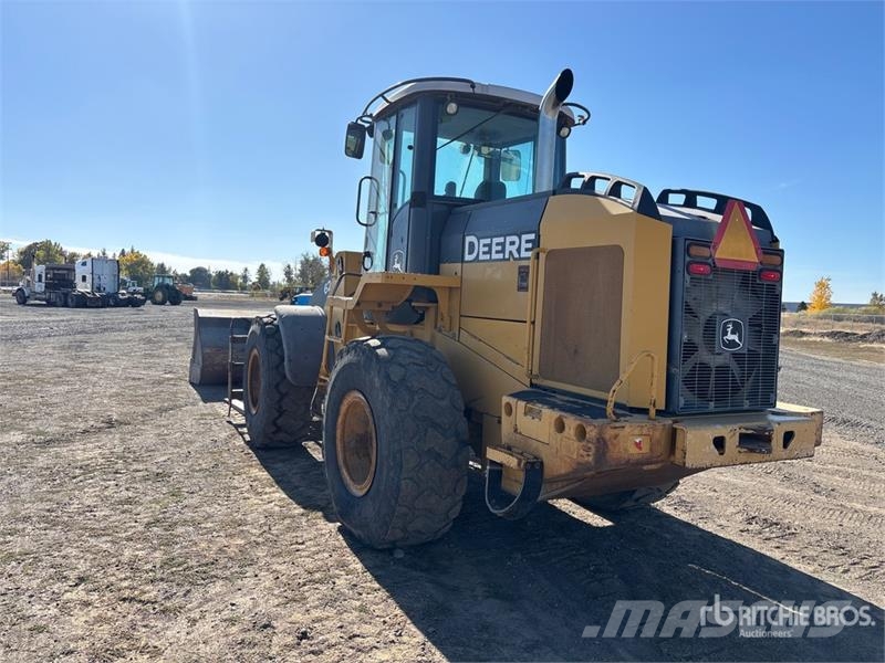 John Deere 624J Wheel Loader Pale gommate