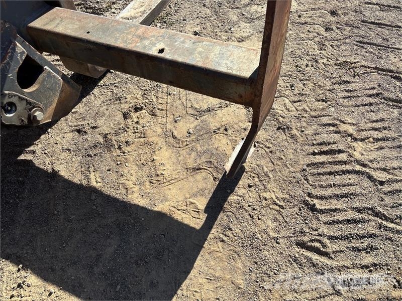 John Deere 624J Wheel Loader Pale gommate