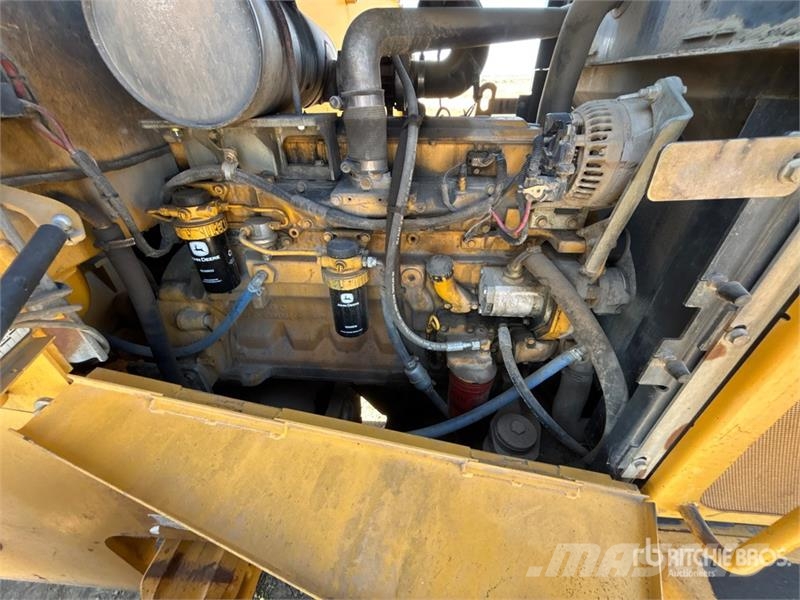 John Deere 624J Wheel Loader Pale gommate