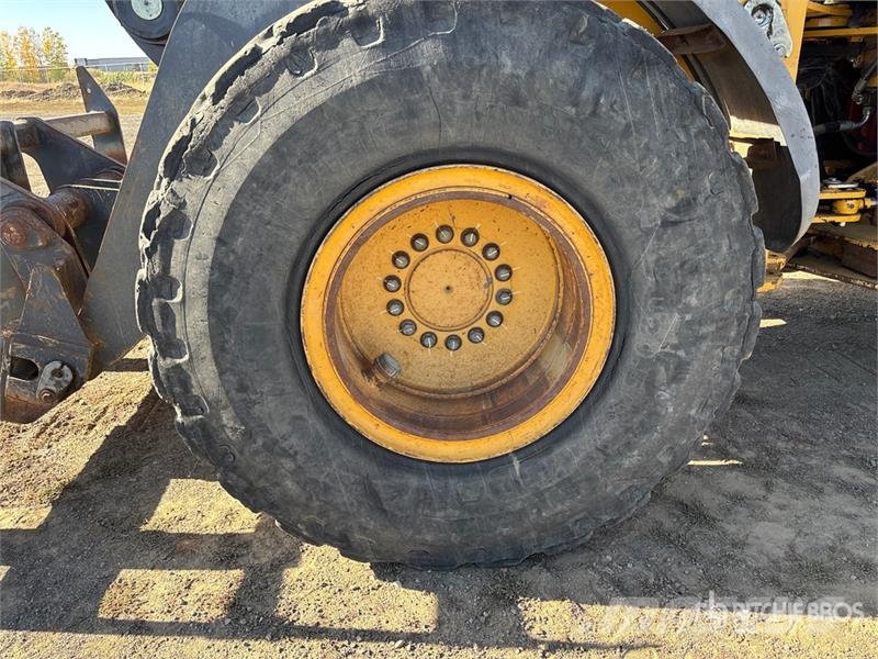 John Deere 624J Wheel Loader Pale gommate