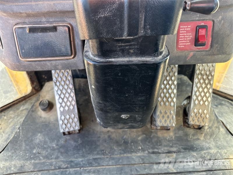 John Deere 624J Wheel Loader Pale gommate